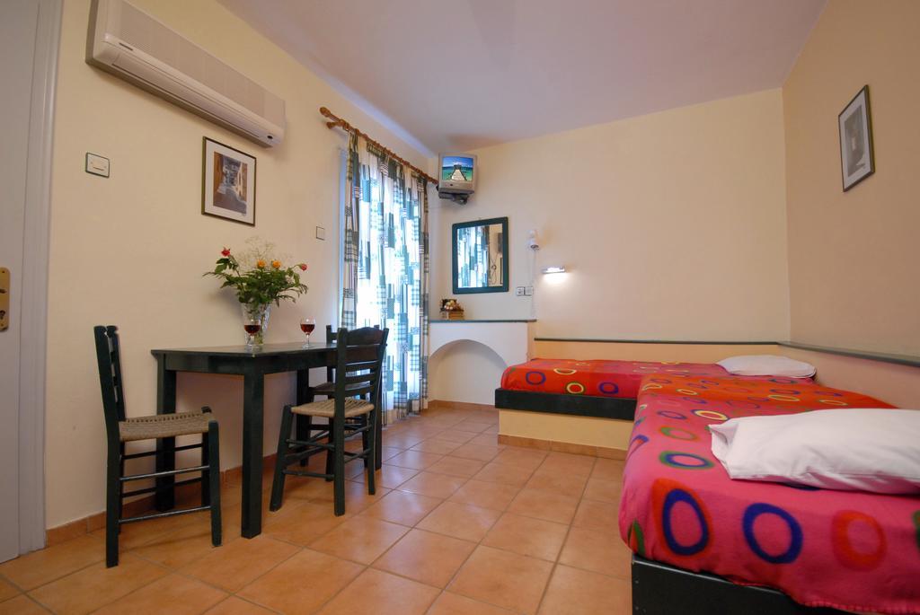 Jason Studios & Apartments Naxos City Chambre photo