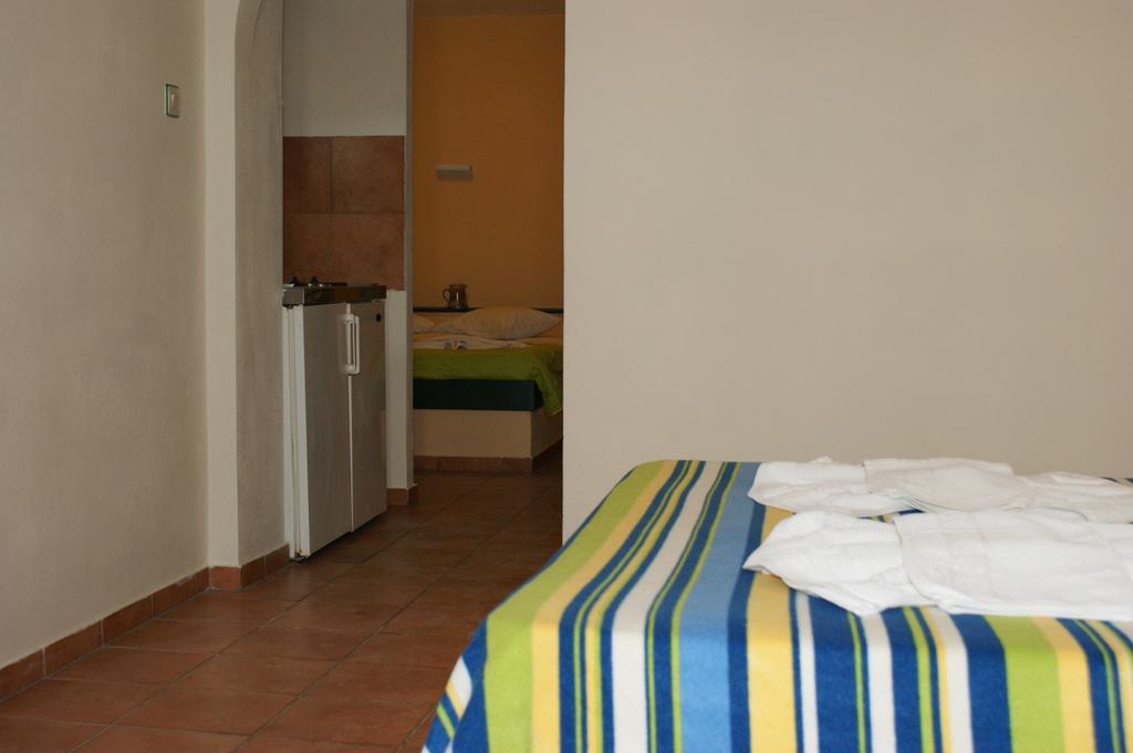 Jason Studios & Apartments Naxos City Chambre photo